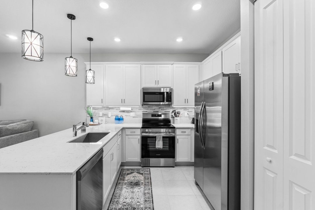 For Sale: $519,900 (2 beds, 2 baths, 1319 Square Feet)