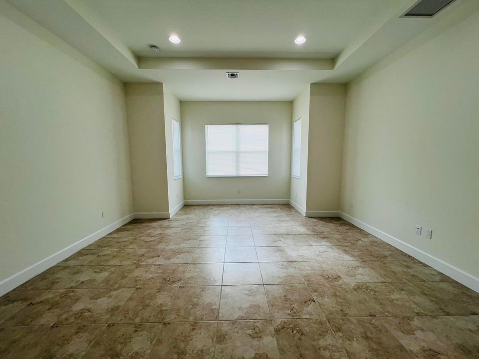 For Rent: $4,000 (3 beds, 3 baths, 2516 Square Feet)