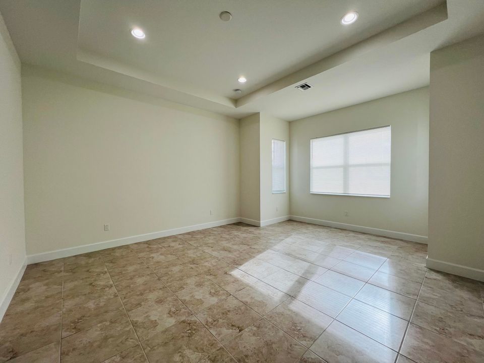 For Rent: $4,000 (3 beds, 3 baths, 2516 Square Feet)