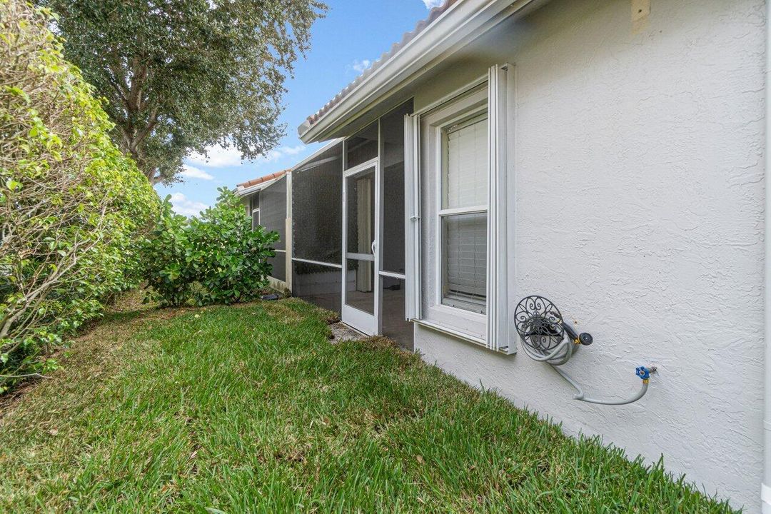 For Sale: $399,000 (2 beds, 2 baths, 1175 Square Feet)