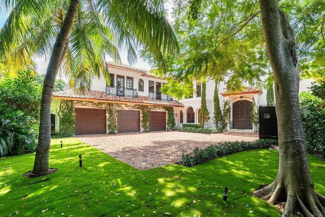 最近租的: $37,900 (5 贝兹, 5 浴室, 6000 平方英尺)