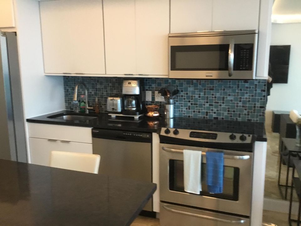 For Rent: $4,200 (1 beds, 1 baths, 690 Square Feet)