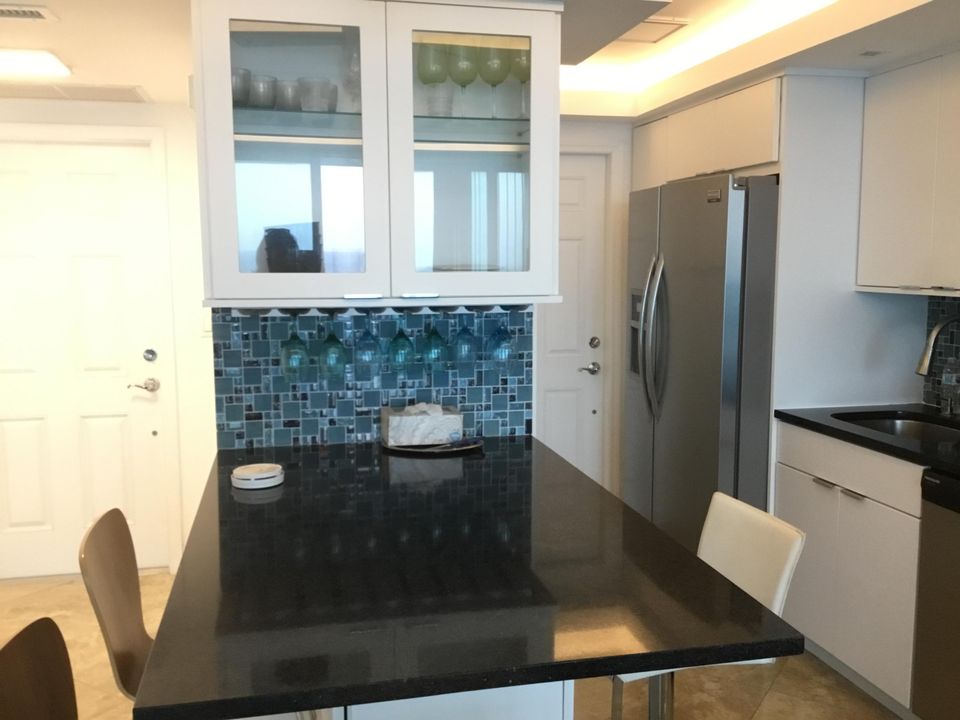 For Rent: $4,200 (1 beds, 1 baths, 690 Square Feet)