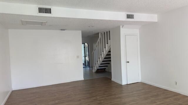 For Rent: $2,600 (2 beds, 2 baths, 1660 Square Feet)