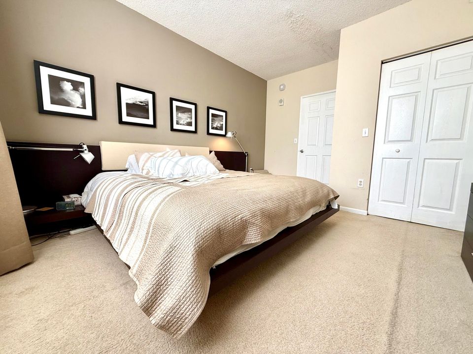 For Sale: $445,000 (2 beds, 2 baths, 1120 Square Feet)