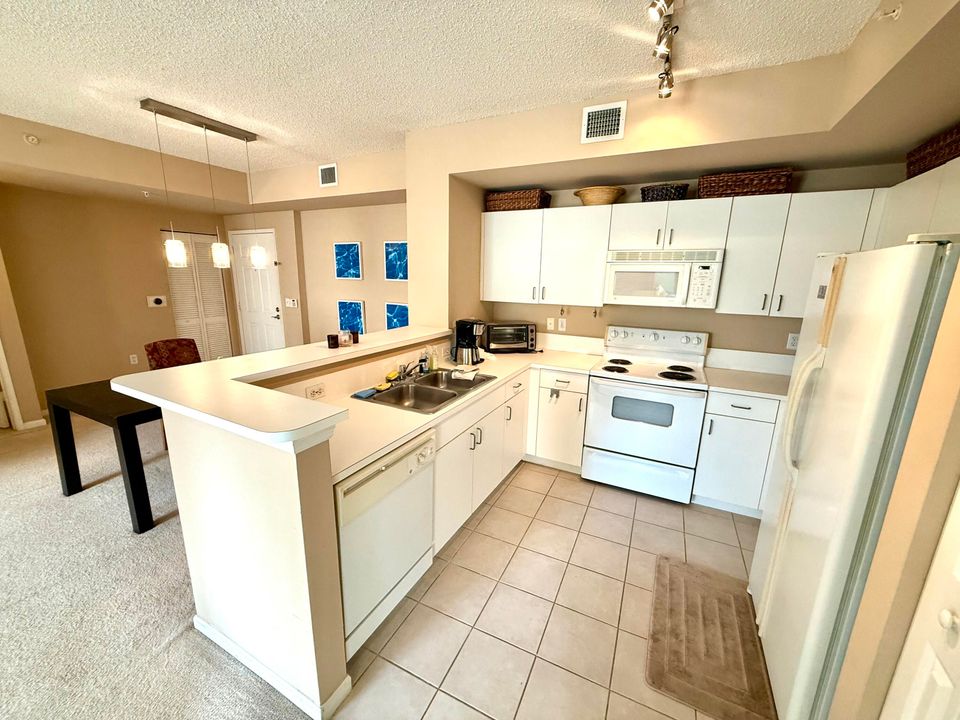 For Sale: $445,000 (2 beds, 2 baths, 1120 Square Feet)