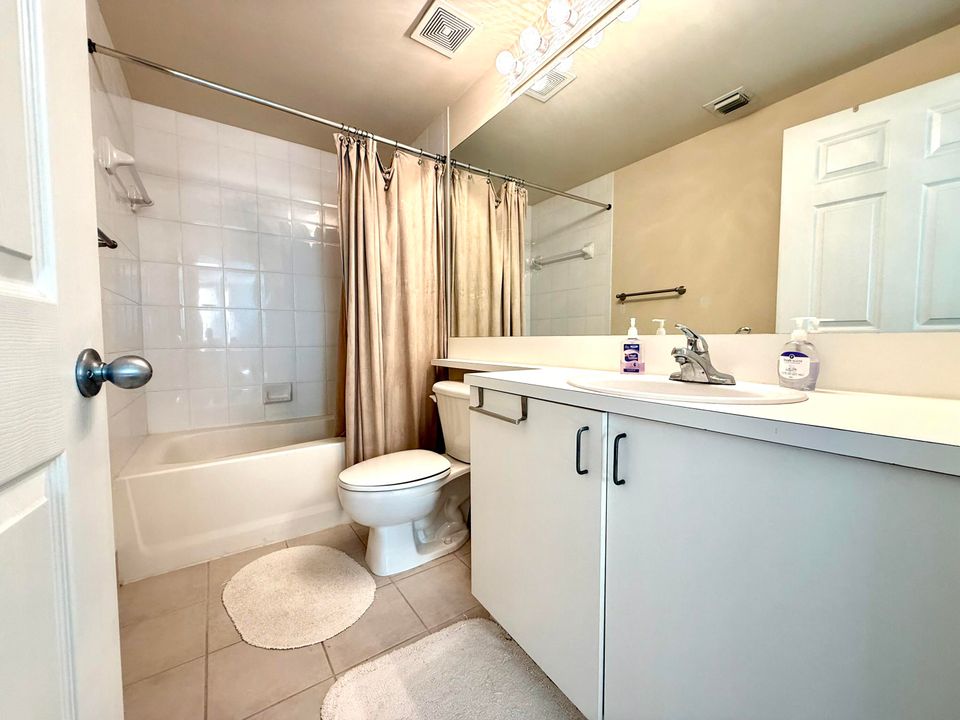 For Sale: $445,000 (2 beds, 2 baths, 1120 Square Feet)