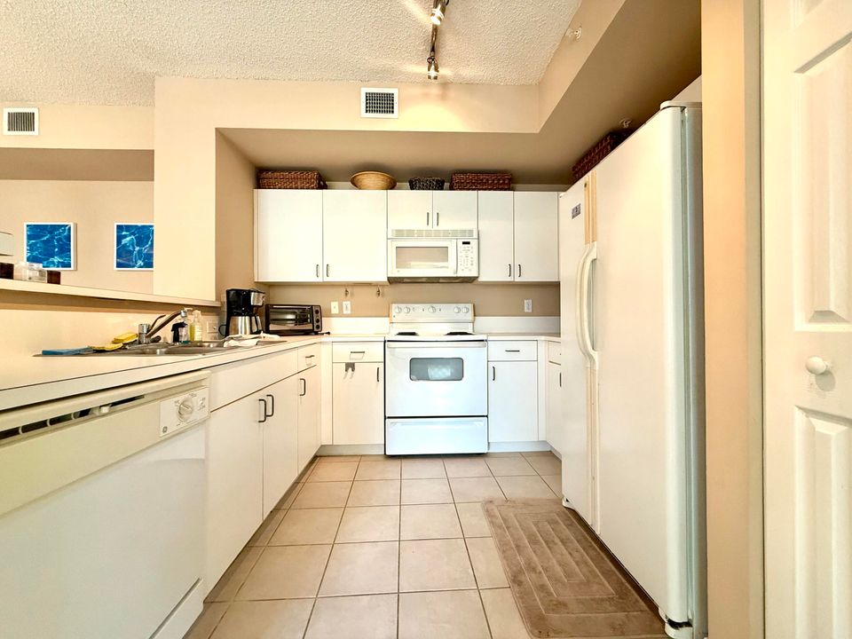 For Sale: $445,000 (2 beds, 2 baths, 1120 Square Feet)