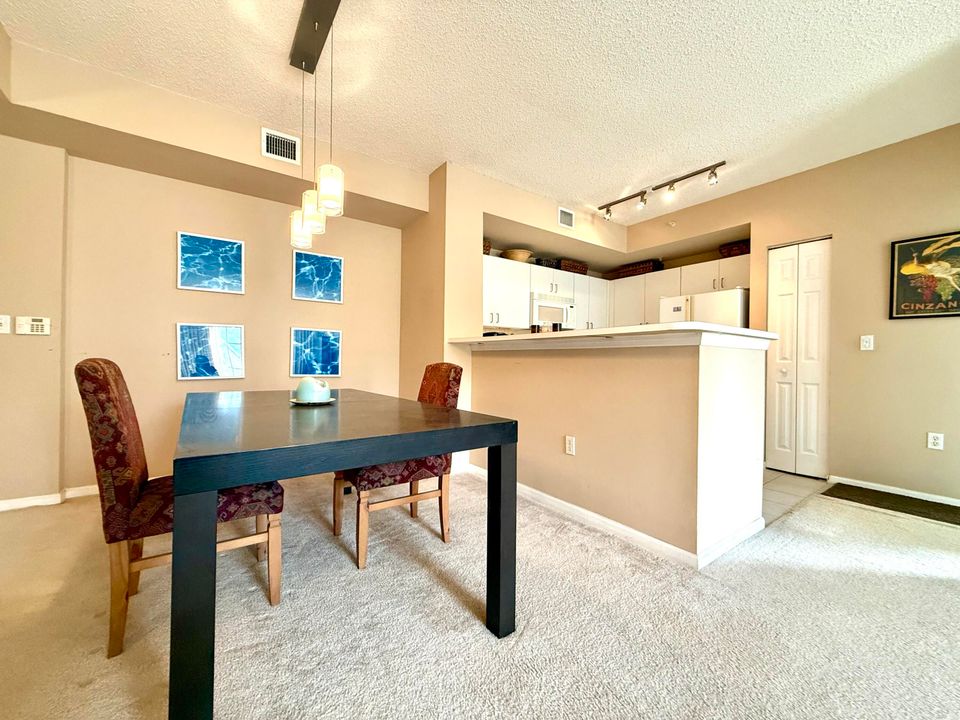 For Sale: $445,000 (2 beds, 2 baths, 1120 Square Feet)