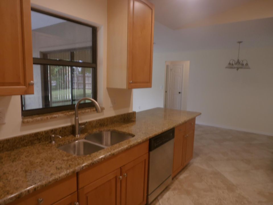 For Rent: $3,350 (3 beds, 2 baths, 1600 Square Feet)