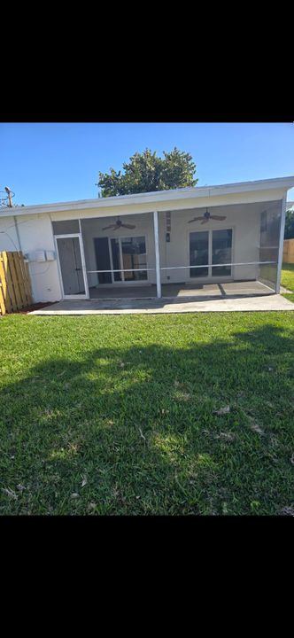 For Rent: $2,800 (2 beds, 2 baths, 805 Square Feet)