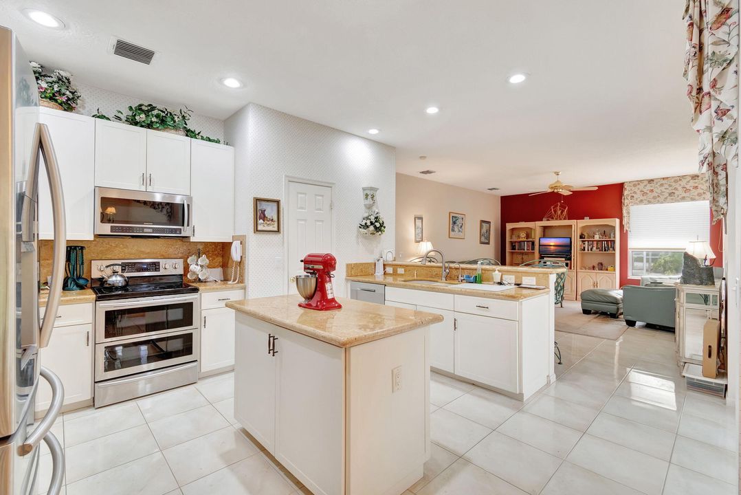 For Sale: $839,000 (4 beds, 2 baths, 2592 Square Feet)