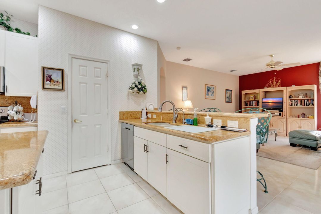 For Sale: $839,000 (4 beds, 2 baths, 2592 Square Feet)