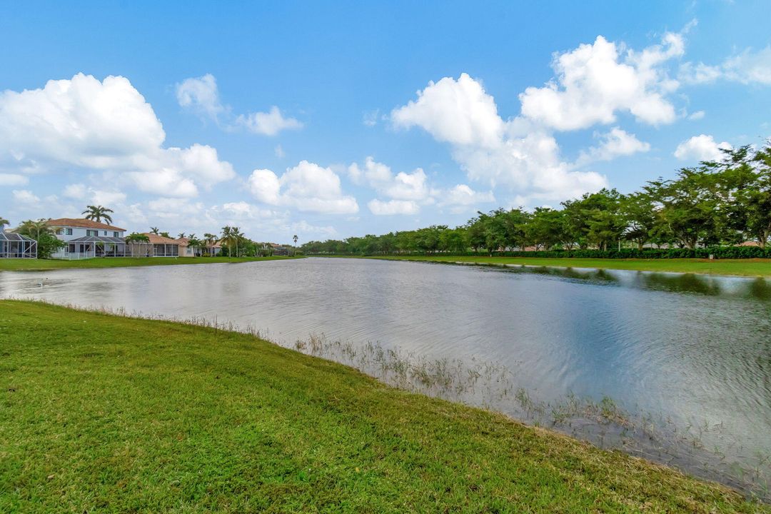 For Sale: $839,000 (4 beds, 2 baths, 2592 Square Feet)