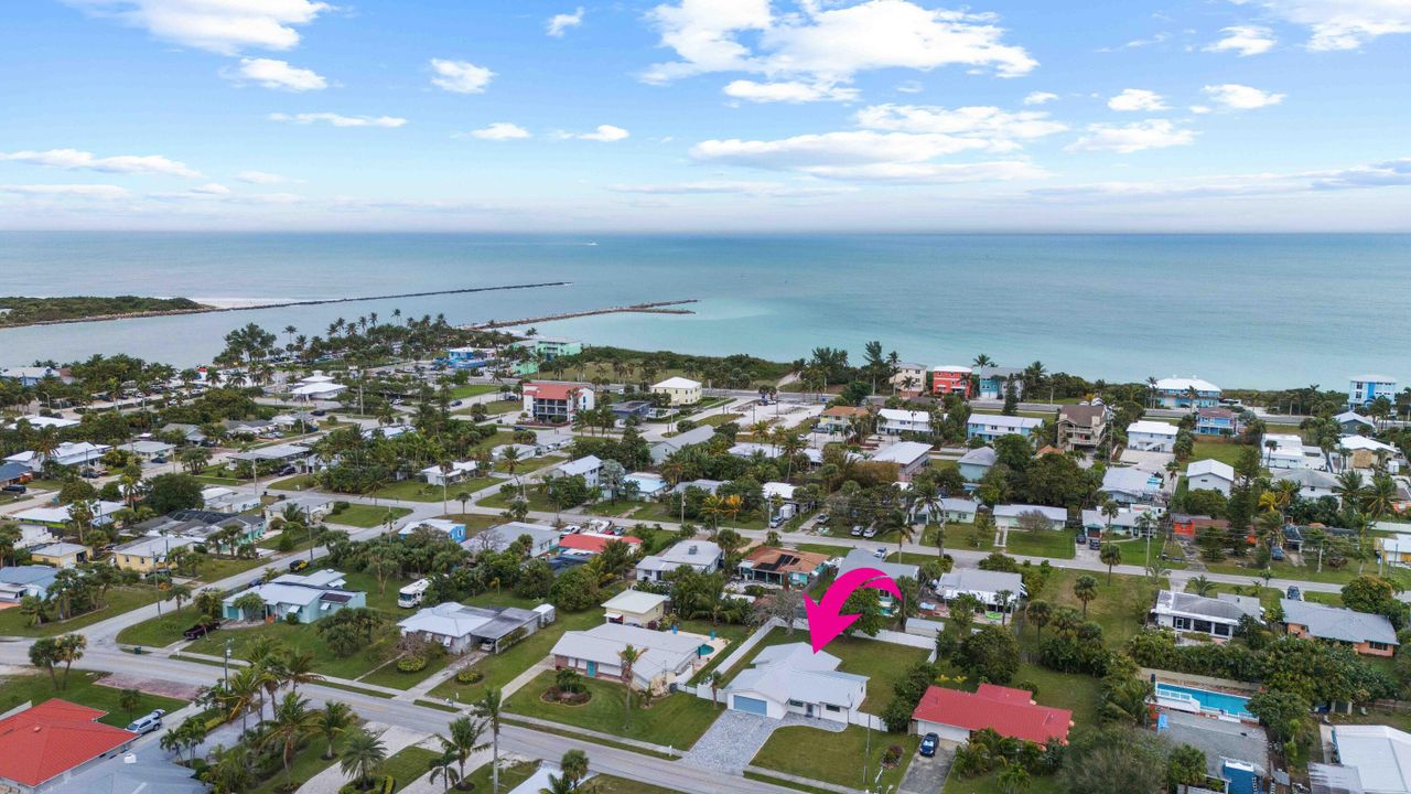 For Sale: $725,000 (3 beds, 2 baths, 1539 Square Feet)