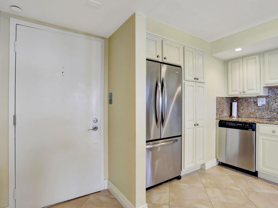 For Sale: $375,000 (2 beds, 2 baths, 1115 Square Feet)