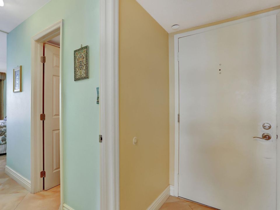 For Sale: $375,000 (2 beds, 2 baths, 1115 Square Feet)