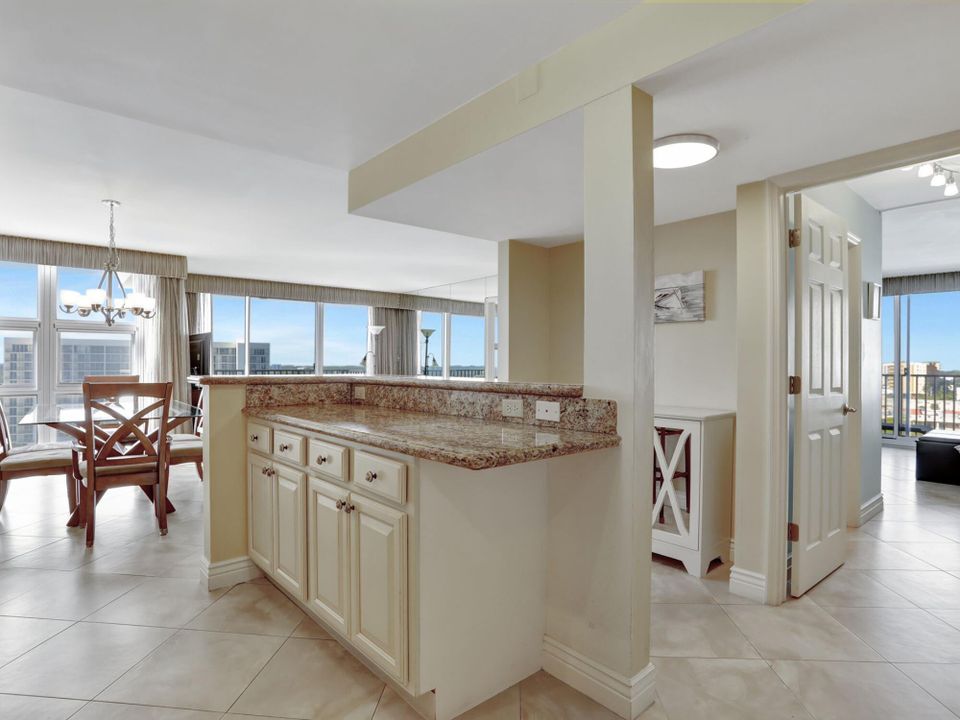 For Sale: $375,000 (2 beds, 2 baths, 1115 Square Feet)