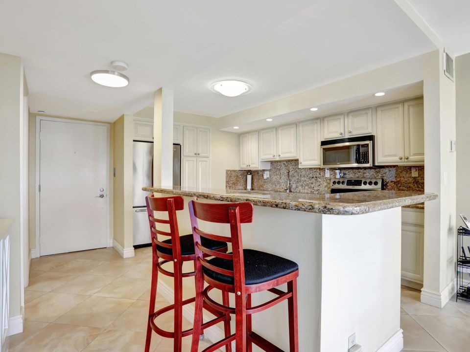 For Sale: $375,000 (2 beds, 2 baths, 1115 Square Feet)