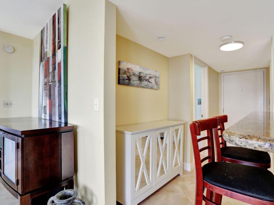 For Sale: $375,000 (2 beds, 2 baths, 1115 Square Feet)