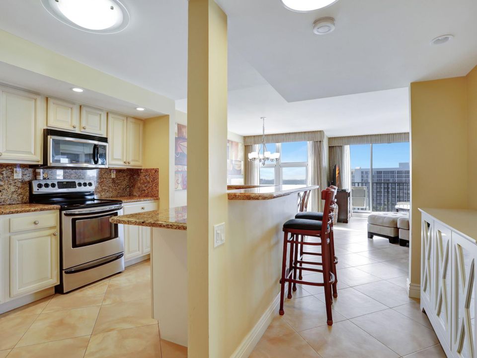 For Sale: $375,000 (2 beds, 2 baths, 1115 Square Feet)