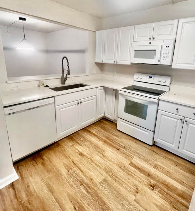 For Rent: $2,300 (2 beds, 2 baths, 1025 Square Feet)