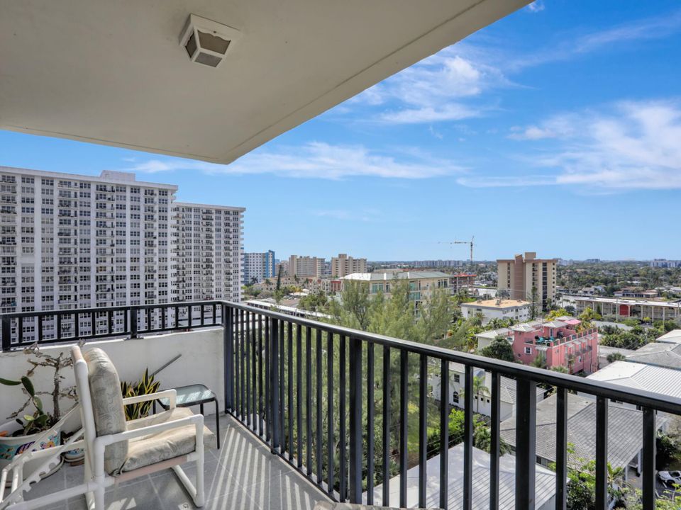 For Sale: $375,000 (2 beds, 2 baths, 1115 Square Feet)