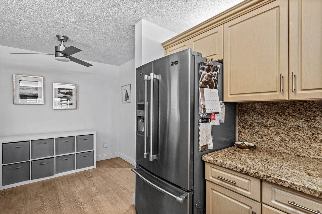 For Sale: $239,000 (2 beds, 2 baths, 1228 Square Feet)