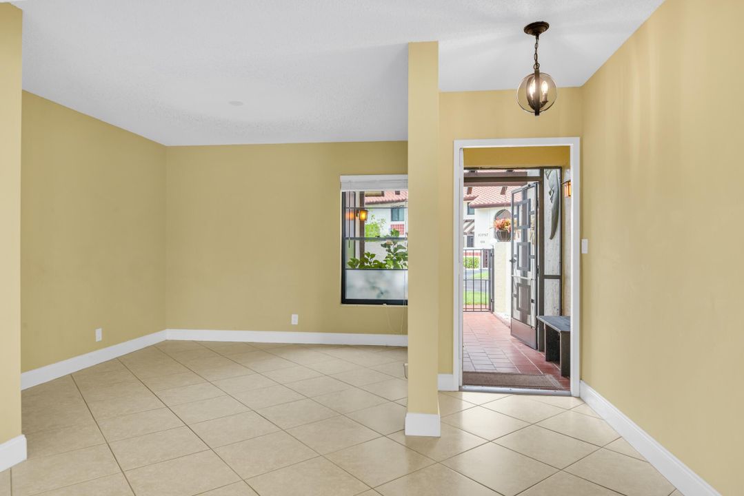 For Sale: $281,000 (3 beds, 2 baths, 1330 Square Feet)