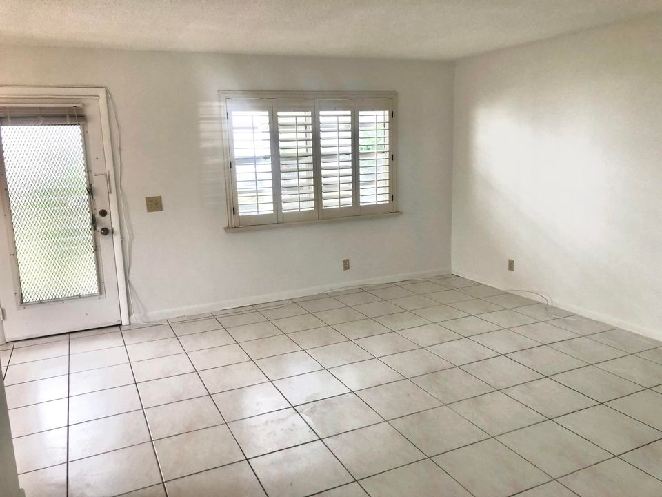 For Rent: $1,700 (2 beds, 2 baths, 907 Square Feet)