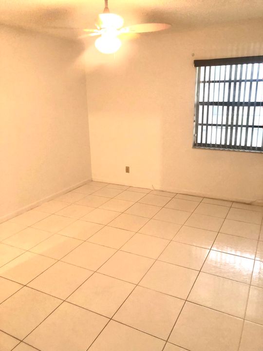 For Rent: $1,700 (2 beds, 2 baths, 907 Square Feet)