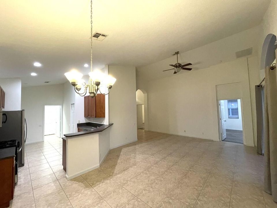 For Rent: $2,600 (3 beds, 2 baths, 1539 Square Feet)