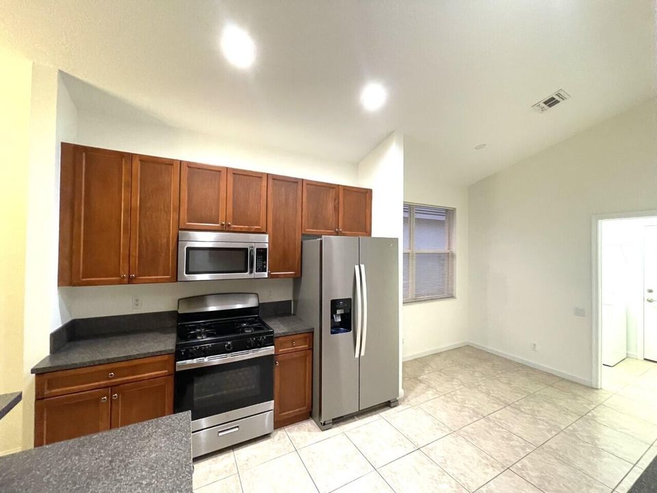 For Rent: $2,600 (3 beds, 2 baths, 1539 Square Feet)