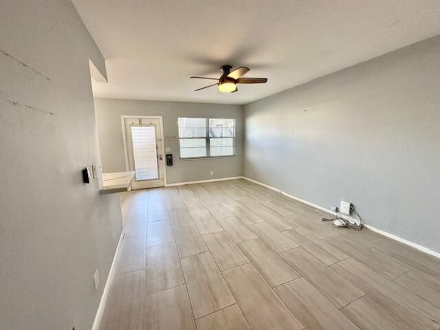 For Rent: $1,800 (2 beds, 2 baths, 916 Square Feet)