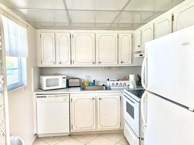 For Rent: $1,700 (2 beds, 1 baths, 835 Square Feet)