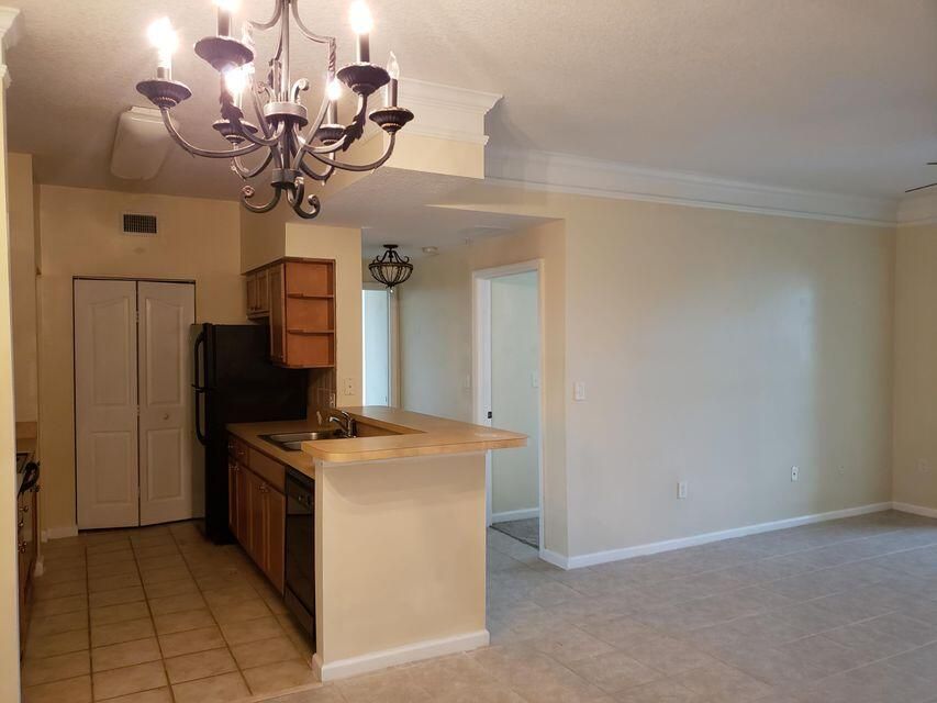 For Rent: $2,350 (3 beds, 2 baths, 1426 Square Feet)