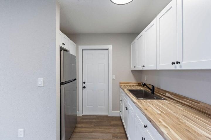 For Rent: $2,350 (2 beds, 2 baths, 1230 Square Feet)