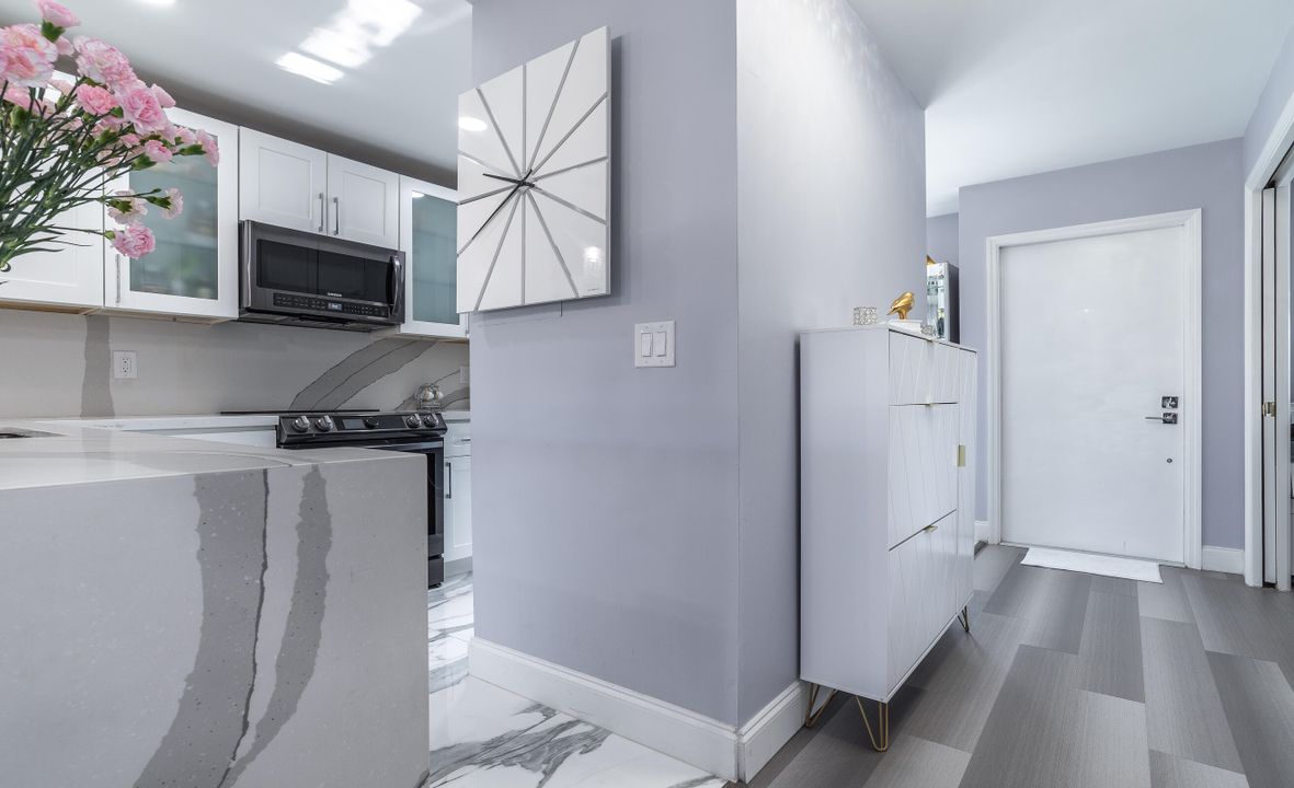 For Sale: $286,600 (2 beds, 2 baths, 1084 Square Feet)