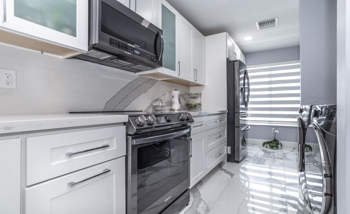 For Sale: $286,600 (2 beds, 2 baths, 1084 Square Feet)