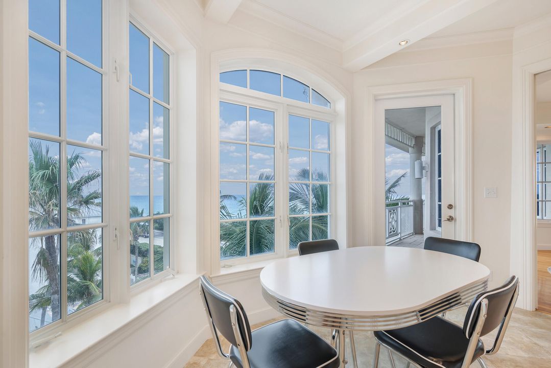 出租: $28,000 (3 贝兹, 4 浴室, 5000 平方英尺)