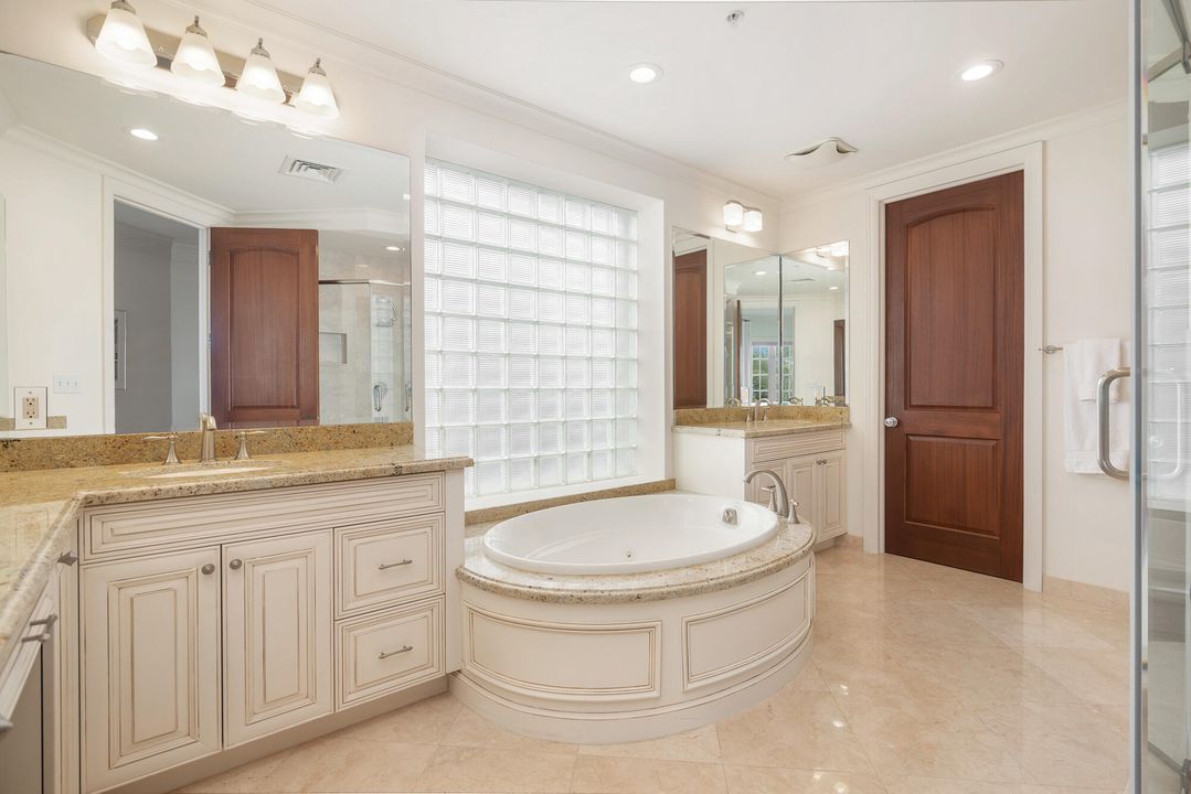 出租: $28,000 (3 贝兹, 4 浴室, 5000 平方英尺)