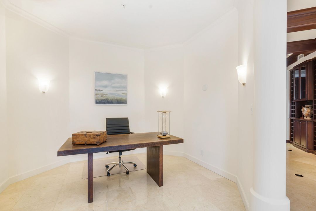 出租: $28,000 (3 贝兹, 4 浴室, 5000 平方英尺)