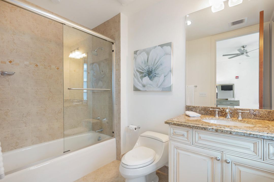 出租: $28,000 (3 贝兹, 4 浴室, 5000 平方英尺)