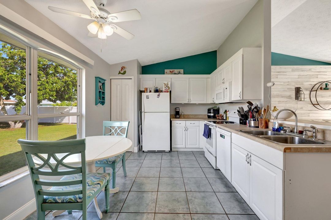 For Sale: $335,000 (3 beds, 2 baths, 1219 Square Feet)