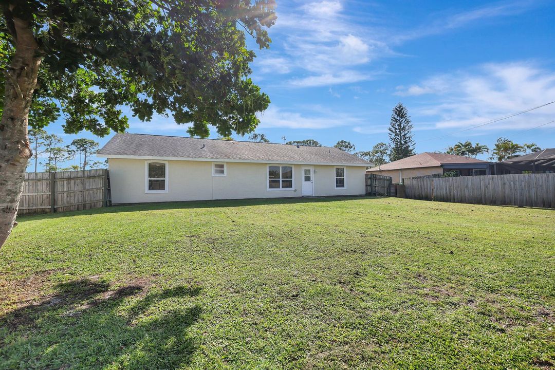 For Sale: $335,000 (3 beds, 2 baths, 1219 Square Feet)