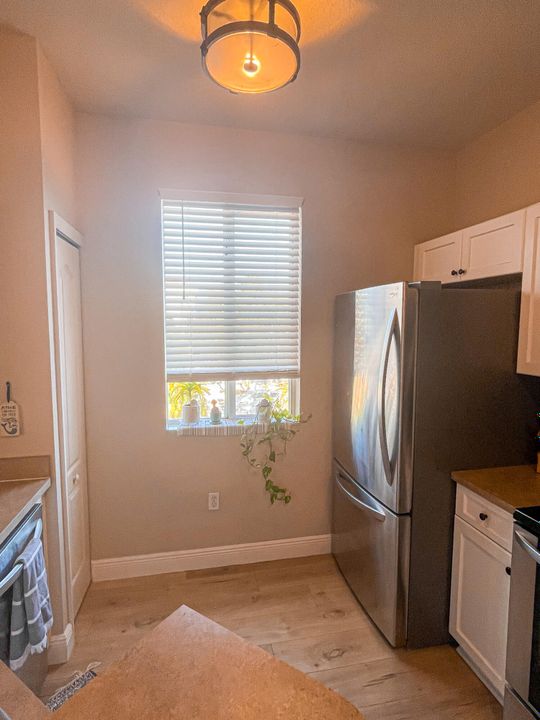 For Rent: $2,200 (1 beds, 1 baths, 846 Square Feet)