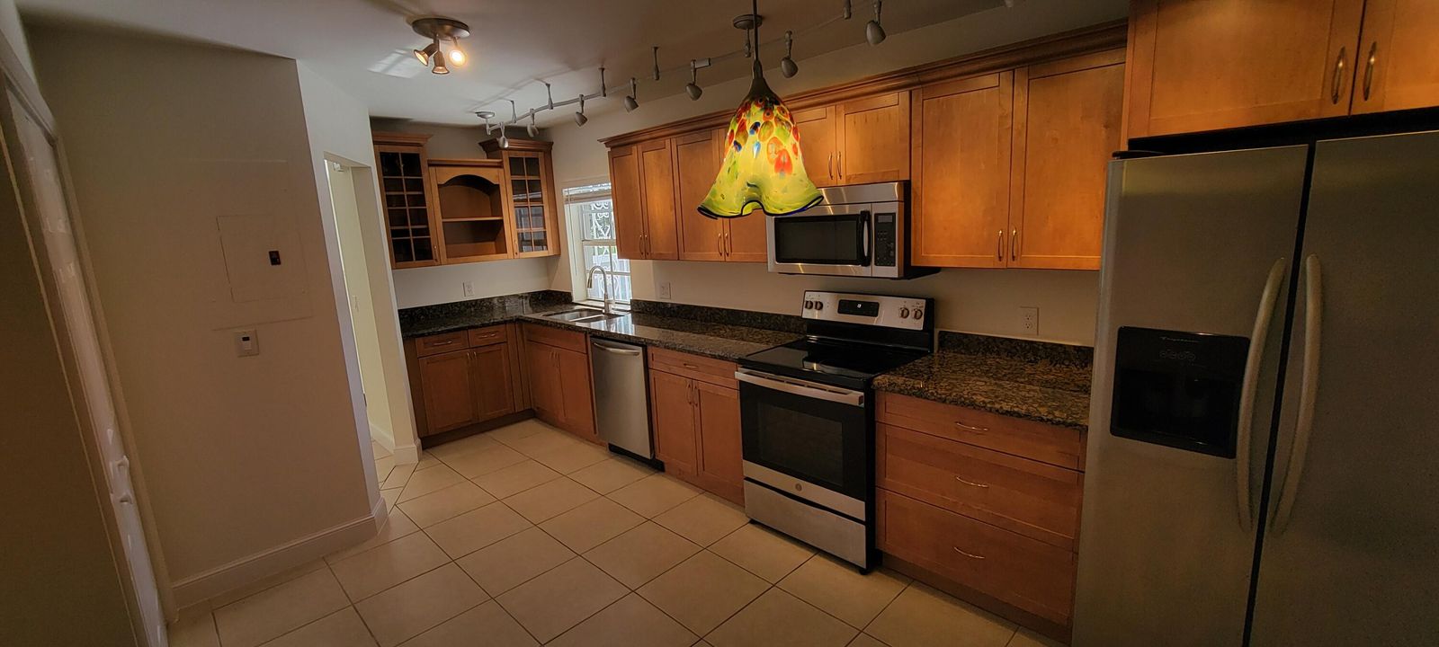 For Rent: $3,000 (3 beds, 2 baths, 1848 Square Feet)