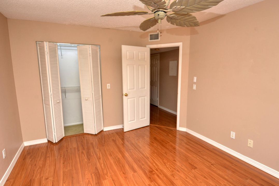 For Sale: $195,000 (2 beds, 2 baths, 1014 Square Feet)