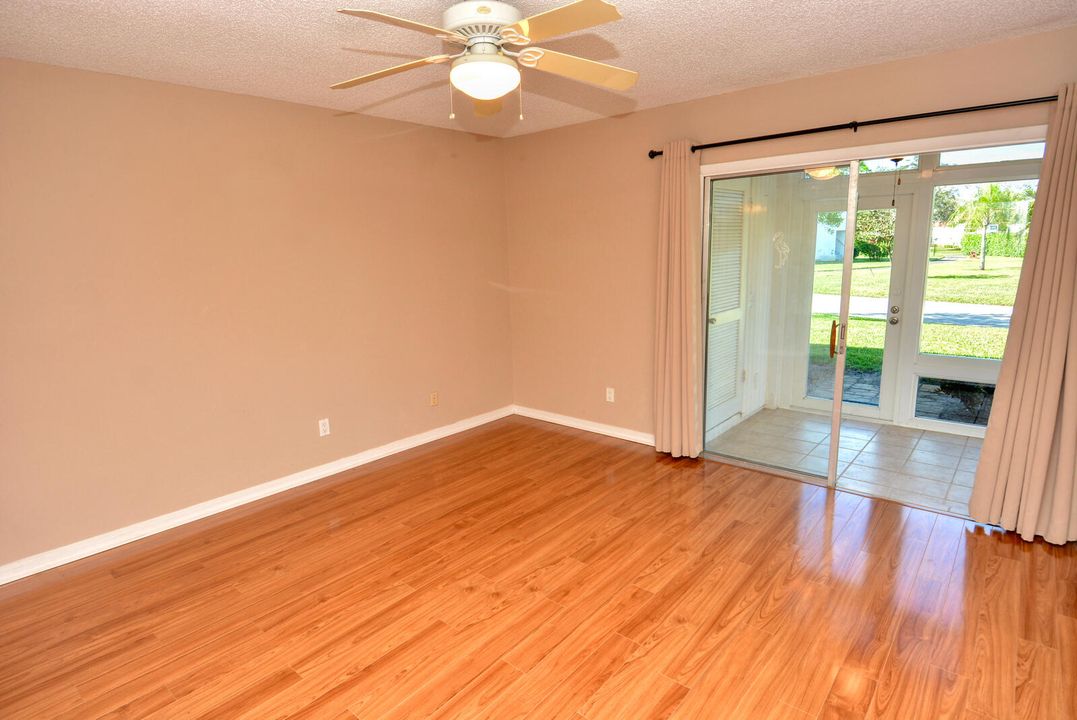 For Sale: $195,000 (2 beds, 2 baths, 1014 Square Feet)