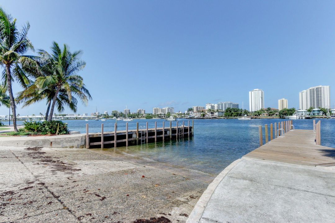 For Sale: $1,175,000 (3 beds, 2 baths, 2036 Square Feet)